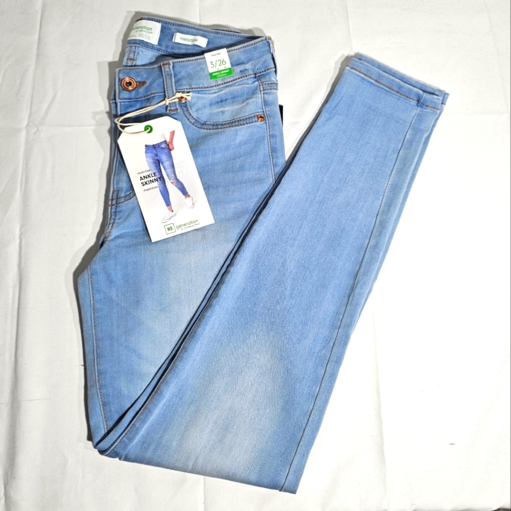 Celebrity Pink regeneration. Mid-rise, ankle skinny Meadow. Ladies 3/26 NWT